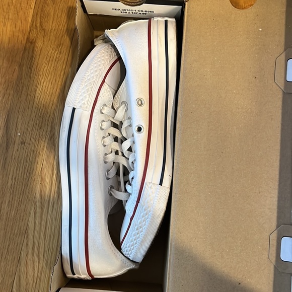 Converse chuck Taylor all star- size 7 women’s or 5 men’s - Picture 4 of 12